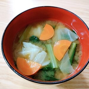キャベツと人参小松菜の味噌汁